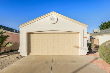 2818 W Campo Bello Dr Phoenix, AZ 85053